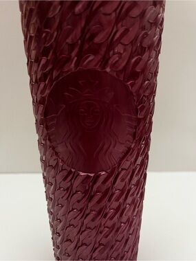 Starbucks Holiday Burgundy Red Chain Link Venti Tumbler 24oz Cold Cup with Straw